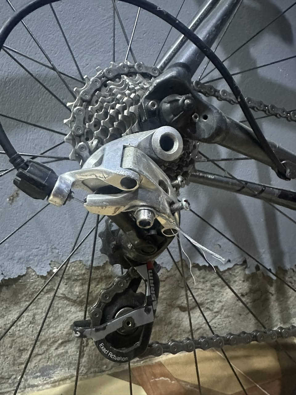 السلام عليكم cannondale caad 10 دراجة كانونديل كاد
وزن الدراجة 7.7kg فقط
قياس الفريم ميديم ارتفاع 52 طول 54
سستم الدراجة ليبل واحد من النوادر سرام ريد Sram Red فوول كاربون 10*2
البدالات كاربون
الصينية كاربون (53/39) سن
العقرب كاربون
الستيرن كاربون متصل
بوري السرج Kocevlo كاربون
السرج كذالك Kocevlo كاربون
حلقات الركبة كاربون
قاعدة عداد كاربون
الويالة جاينت P-R2 حديثات بولبرن
تايرات (700*23-22)
سعر الدراجة: 765 الف
للاستفسار *********** او مراسلتي خاص
يتوفر توصيل لجميع المحافظات
