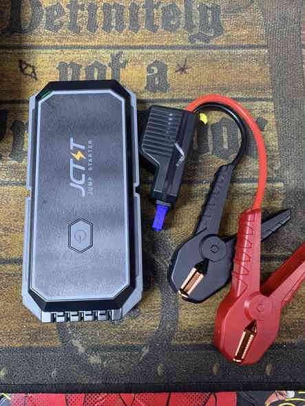 جهاز باور بنك وجطل بطاريات للسياره والدراجة ولايت جديد غير مستخدم السعر 35 الف توصيل جميع المحافظات ***********
