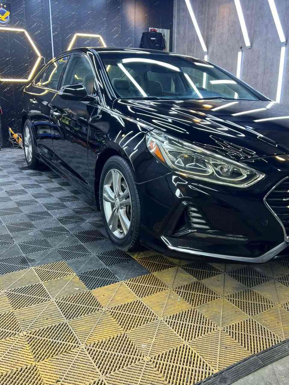 ‏Hyundai Sonata 2018 Limited
هيونداي سوناتا 2018 لمتدد فووول الفول 
وارد امريكي حادثها فقد ابواب اليمنه بدون تكمه وبيها سونار السيارة. ايرباك برده فقط 

رقم بغداد تحويل ثاني يوم 
مواصفاتها 
فووول الفول معروفه مواصفات المتدد 
بصمه تشغيل فتحه السياره تبريد بيانو تدفئة مقاعد اماميه بصمة بيبان وبصمة صندوق مقاعد جلد مطعم كراسي اثنين كهرباء وضعيات خزن ٣ وضعيات كشن  شاشه كبيره
ثلاث تحكمات قياده ( ايكو_سبورت_عادي) مانع انزلاق مثبت سرعه لايت عدسه زنون بلادي 
رادار جانبي ماشيه ٧٠ الف كامره دواره‏
 بوليش حمام نانو سيراميك 
ما بيها اي نقص 
مكان السيارة بغداد 
السعر 140 وبيها مجال

رقم الهاتف ***********

