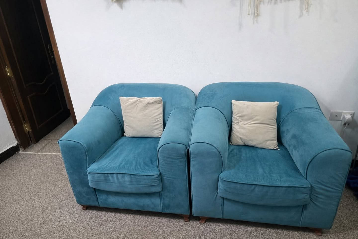 تخم كورنر منفصل 7 مقعد
هيكل خشب بلوك بلاي وود
مستخدم سنة

السعر 250 الف
المكان بغداد الصليخ شارع 600 خلف الكوخ
***********
