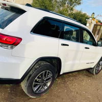 …. للبيع جيب موديل ٢٠٢٠ لون ابيض لاريدو رقم بغداد باسمي موصفات / شاشة ...