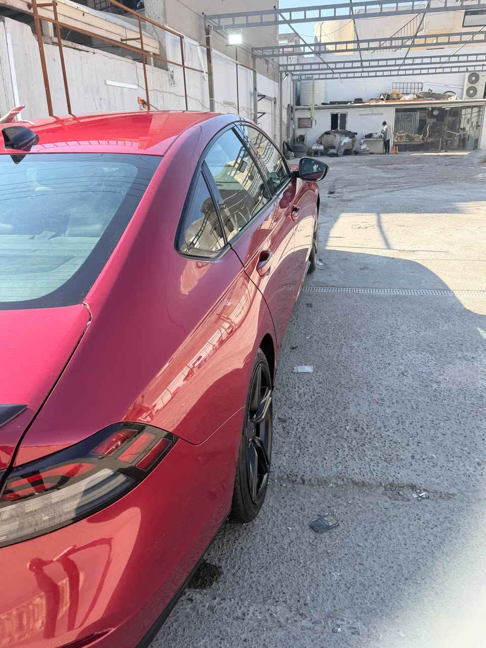 السلام عليكم￼
‏Honda أكورد سبورت  L  هايبرد
موديل 24 
ماشية 41 حادث جاملغ وباب خلفي أغراض كلها بلادية مبدله
ايرباك برده ودركه ستيرن
مواصفاته
كشنات كهرباء وتدفئه 💯
كشنات جلد 💯
فتحه 💯
بصمه تشغيل 💯
تشغيل عن بعد 💯
بصمة ابواب💯
كار بلي 💯
رادار امامي وجانبي 💯

وهيه معروفه مواصافات السبورت L

السياره مكانه بغداد حي الحسين قرب جسر العامريه او حي الجهاد
للاتسفسار 
***********

*********** بغداد, العراق
