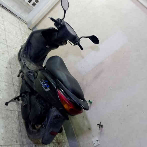 دراجه بريز ابلاديه كلها مختمه ختم واحد صار فتره نازله رمبه نكره سلف هندر كهربائيات كلها شغاله اوراقها كامله السعر 500 العنوان الشعب التلفون ***********
