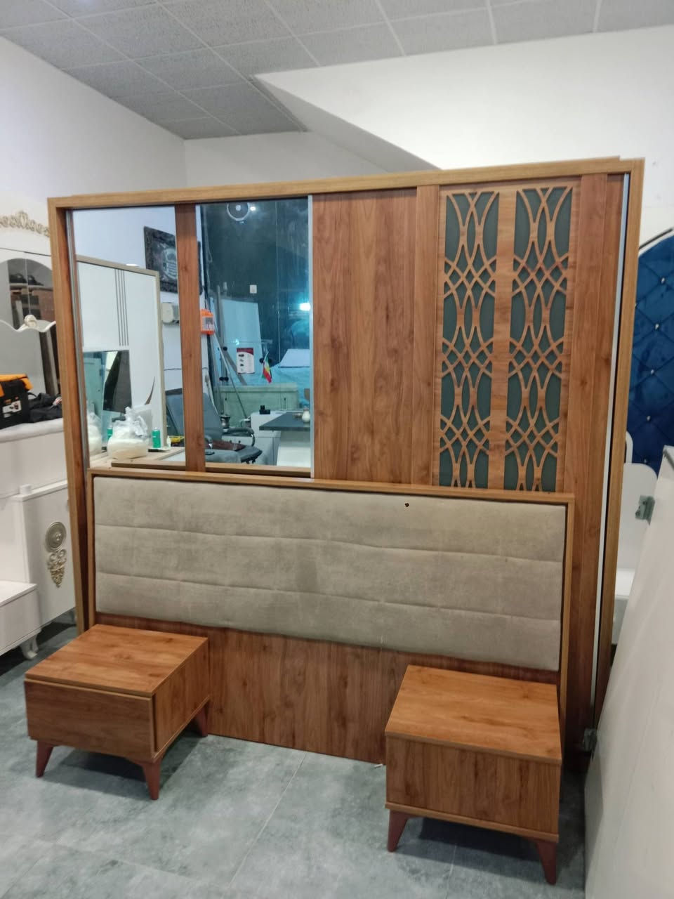 غرفة نوم 5 قطع للبيع مع شد ونقل ودوشك سعر 350 للتواصل ***********
