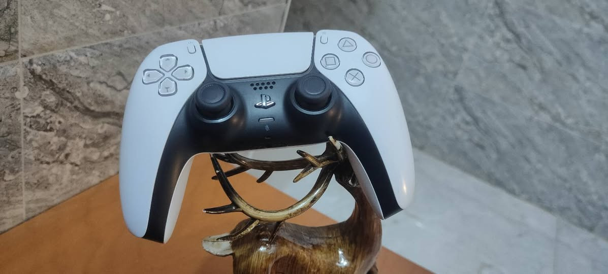 للبيع جهاز PlayStation 5 Slim بحالة قريبة من الجديد.
مميزات الجهاز:
النسخة السليم الحديثة (خفيفة وتصميم أنيق وتخزين مميز).
يعمل بكفاءة عالية جداً وبدون أي مشاكل.
يأتي مع يد تحكم واحدة الأصلية وكافة ملحقاته الأصلية.
💵 السعر: 800
تواصل ***********
