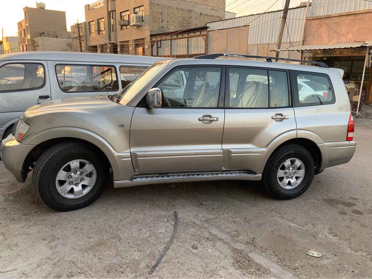 السلام عليكم باجيرو ٢٠٠٧ خليجي رقم بغداد الجديد السيارة بيهة صبغ جاملغ السايق فقط وبيهة بارد شوية بلجاملغ السيارة جاهزة من كير ومكينة وصدر وتايرات وبيهة سونار جديد موجود بلصور ورايدهة ١٠٦ وبيهة مجال وموجودة بغداد الجديدة ورقمي *********** بغداد, العراق

