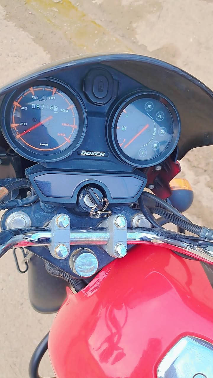 بوكسر جبلي موديل 21 رقم انكليزي محرك بلادي لا تنقيص ولا تبخير بعدها جديدة ماشية 9 الاف ونص مابيها اي نقص السعر مليونين و مية وبيها مجال
العنوان بعقوبة المفرق 
***********
