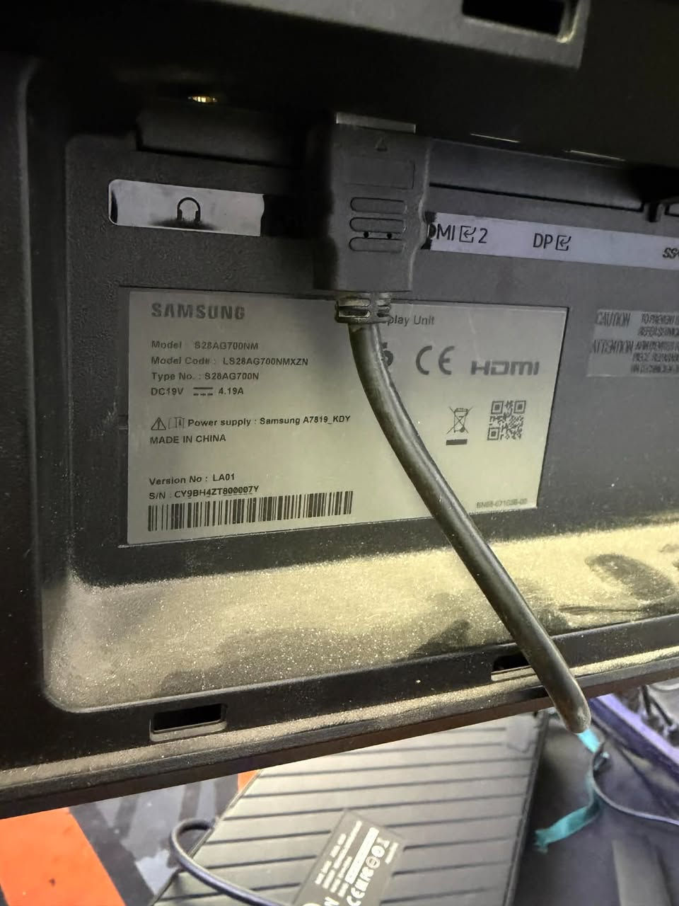 للبيع: وحش الـ 4K من سامسونج - Odyssey G70A (مستعملة نظيفة)
 شاشة الغنية عن التعريف Samsung Odyssey G7 (S28AG700)
 الشاشة غرض شخصي وبدون أي مشاكل أو بكسلات محروقة
ليش هاي الشاشة تحديداً؟
لأنها تجمع بين دقة الـ 4K والسرعة العالية، ومثالية جداً لجماعة الـ PC القوي وجماعة الكونسول (PS5 / Xbox Series X) لأنها تدعم الـ 120 فريم الحقيقية على الأجهزة.
المواصفات الفنية:
الحجم: 28 بوصة (أحلى حجم للدقة العالية).
الدقة: UHD 4K (3840 x 2160) - تفاصيل خرافية.
التردد: 144Hz (سلاسة تامة بالألعاب).
المنافذ: HDMI 2.1 (مهم جداً للـ PS5 والـ PC الحديث) + DisplayPort 1.4.
سرعة الاستجابة: 1ms (G2G) - ماكو أي تغبيش بالحركة.
الألوان: تدعم HDR400 وألوانها IPS رهيبة.
المميزات: تدعم G-Sync و FreeSync Premium Pro (تنسى شي اسمه تقطيع بالصورة).
الإضاءة: بيها إضاءة CoreSync خلفية تتفاعل وية اللعبة وتنطي جو رهيب للميز.
الحالة: مستعملة بدون ملحقات 
المكان: [بغداد باب الشيخ]
السعر: [550] (قابل للتفاوض البسيط للشراي)
للتواصل والاستفسار: [***********2] بغداد, العراق
