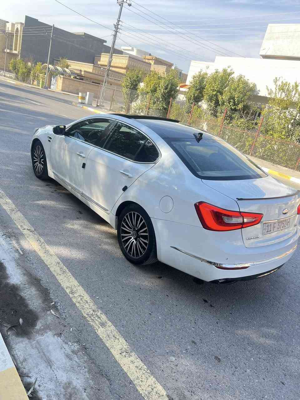 السلام عليكم كيا كادنزا وارد كندي 2015 شكل 16 رقم بغداد تحويل ثاني يوم مكينه ٦ سلندر جديده  كلش بدون تبخير  بدون تنقيص كيرها جديد تبريد ثلج قطعتين بيها صبغ اقل الحزام حادثه من امريكا بنيد  وبالعراق نصبغت اقل الحزام اثر دعجات.  
 صدرها خلفي امامي نضيف 

مواصافاته فول sxL VIP

بانوراما شغاله فول 

فول تحكم ستيرن شفتان بالستيرن
برده خلفيه شغاله 
شاشه دشبول بلاديه كامره خلفيه مع حساس خلفي 
بصمه ابواب بصمه تشغيل 
مري شفط اساير بالمره رداد بالمري 
هند بريك بصمه 
كشن السايق كهرباء وكشن الصدر كهرباء 
سماعات انفنتي 
تحديد مسار 
كشنات تدفئه وتبريد 
ستيرن تدفئه 
وبعد ببها هواي مواصفات السعر ١٢٢ بيها مجال للشراي مكاني الفلوجه ***********
