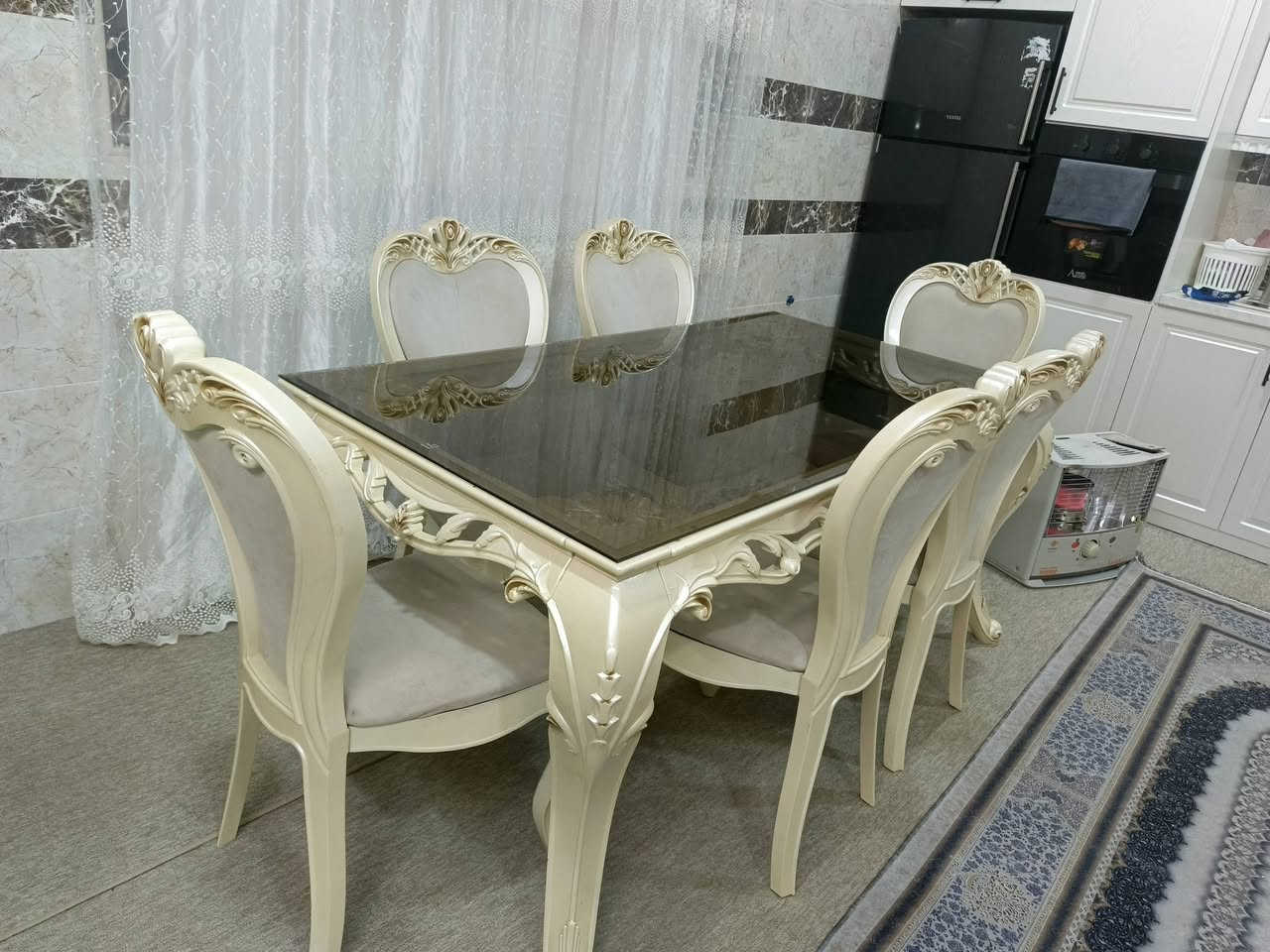 ئه م میز طعامه بو فروشتن نرخی ۲۰۰ هه زار ***********
