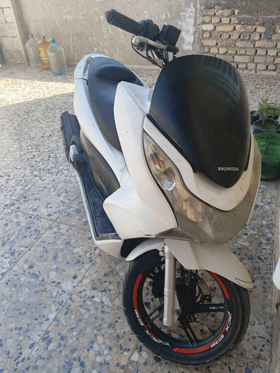 جيل اول 125 مكينة 
دراجة كفرات نضافتهن 70%
محرك ناعم وحلو ولمكينة ما مفتوحة مكفولة سرقة ومكينة 
نواقصها 
فقط ستان تعليك ولحساس كيلو متر 
شلعة ومعدل ما تلزم 
مكاني سبع قصور يم سيطرة 
***********
.
(1200) 
بيها مجال شي بسيط
