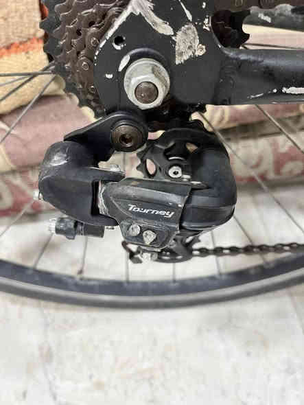 دراجة فولكس واكن (سريعة وخفيفة الوزن) معدنها المنيوم بالكامل مختمة كلها من شيمانو  تورني وبريكاتها وكلشي اصلي بيها  الويل اخرسس مال ترحال تفيدك ومال سرعة لان صينيتها عالية ماعرف شكد  قياسها تناسب طول تقريبا ١٧٥ ك حد اقصى  مكاني بغداد الدورة ***********متواجد خاص وواتساب الاتصال مغلق السعر ١٥٠ الف واذا عندك غراض تفيد  الرود مراوس وفرق حسب القناعة واسف على الاطالة
