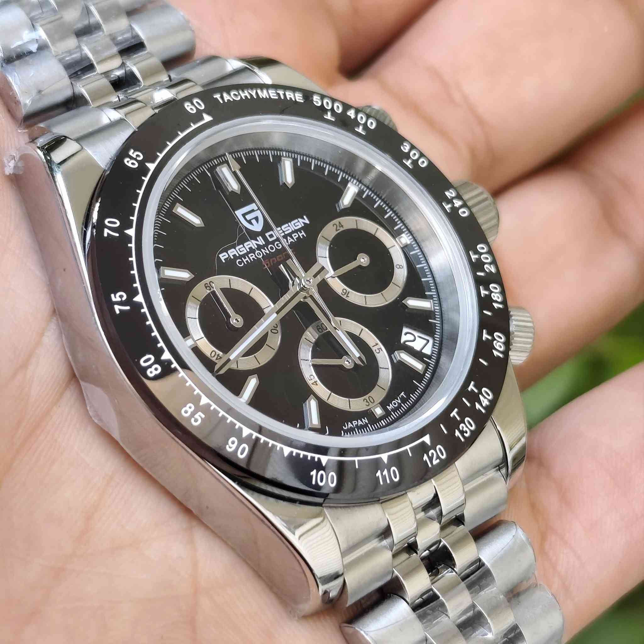 ساعة ماركة باكاني دزاين Pagani Design أصلية فخمة⌚

موديل الساعة PD-1644

 جديدة لوك ⌚✨وبعلبتها الأصلية مع كامل ملحقاتها 

أهم مواصفات الساعة:
✅الماكنة : ماكنة يابانية 🇯🇵 أصلية من شركة سيكو (Seiko VK63) بنظام الميكا-كوارتز.
الزجاج: ياقوت (Sapphire Crystal) ضد الخدش تماماً.
✅الإطار: سيراميك فاخر يعطي لمعة دائمية ولا يتأثر بالاستخدام.
✅الهيكل: ستيل كامل (316L) المقاوم للصدأ وتغير اللون.
✅المميزات: كرونوغراف شغال بدقة عالية، مع مقاومة ماء تصل لعمق 100 متر.
✅قفل بحري
✅الإضاءة الليلية (Luminous): الساعة تحتوي على مادة مضيئة (Lume) على العقارب والمؤشرات، مما يسهل قراءة الوقت في الظلام.
✅قطر الساعة: 40 ملم
✅سير الساعة جوبلي اصلي جميل جداً 

 يوجد خدمة توصيل لكل العراق 🇮🇶
#ساعات #ساعة


**إذا كنت صاحب هذا الإعلان وتريد حذفه لأي سبب، رجاءا أرسل رسالة إلى الدعم الفني**