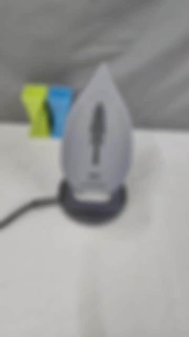 مكواة لا سلكية من راف
تصميم لاسلكي كامل مع قاعدة شحن محكمة لتسهيل الحركة أثناء الكي.
رأس مزدوج الدقة لسهولة الوصول إلى المناطق الضيقة كالياقات والأكمام.
قاعدة سيراميك غير لاصقة لسهولة الانزلاق والتنظيف.
إمكانية البخار العمودي لاستخدامها كبخاخ للملابس والستائر.
وظيفة التنظيف الذاتي للحفاظ على أداء البخار وتقليل تراكم التكلس.
سعة خزان الماء: 220 مل.
منظم حرارة قابل للتعديل لتحديد درجة الحرارة المناسبة لكل نوع قماش.
القدرة الكهربائية: 2200 واط.
زمن التسخين: يبدأ التسخين ويصبح جاهزاً للعمل خلال 30 ثانية تقريبًا.
ثلاث إعدادات للبخار تناسب أنواع الأقمشة واحتياجات الكي المختلفة.
نظام مانع التنقيط يمنع تسرب الماء أثناء الاستخدام. 
السعر: 25 الف دينار عراقي


**إذا كنت صاحب هذا الإعلان وتريد حذفه لأي سبب، رجاءا أرسل رسالة إلى الدعم الفني**