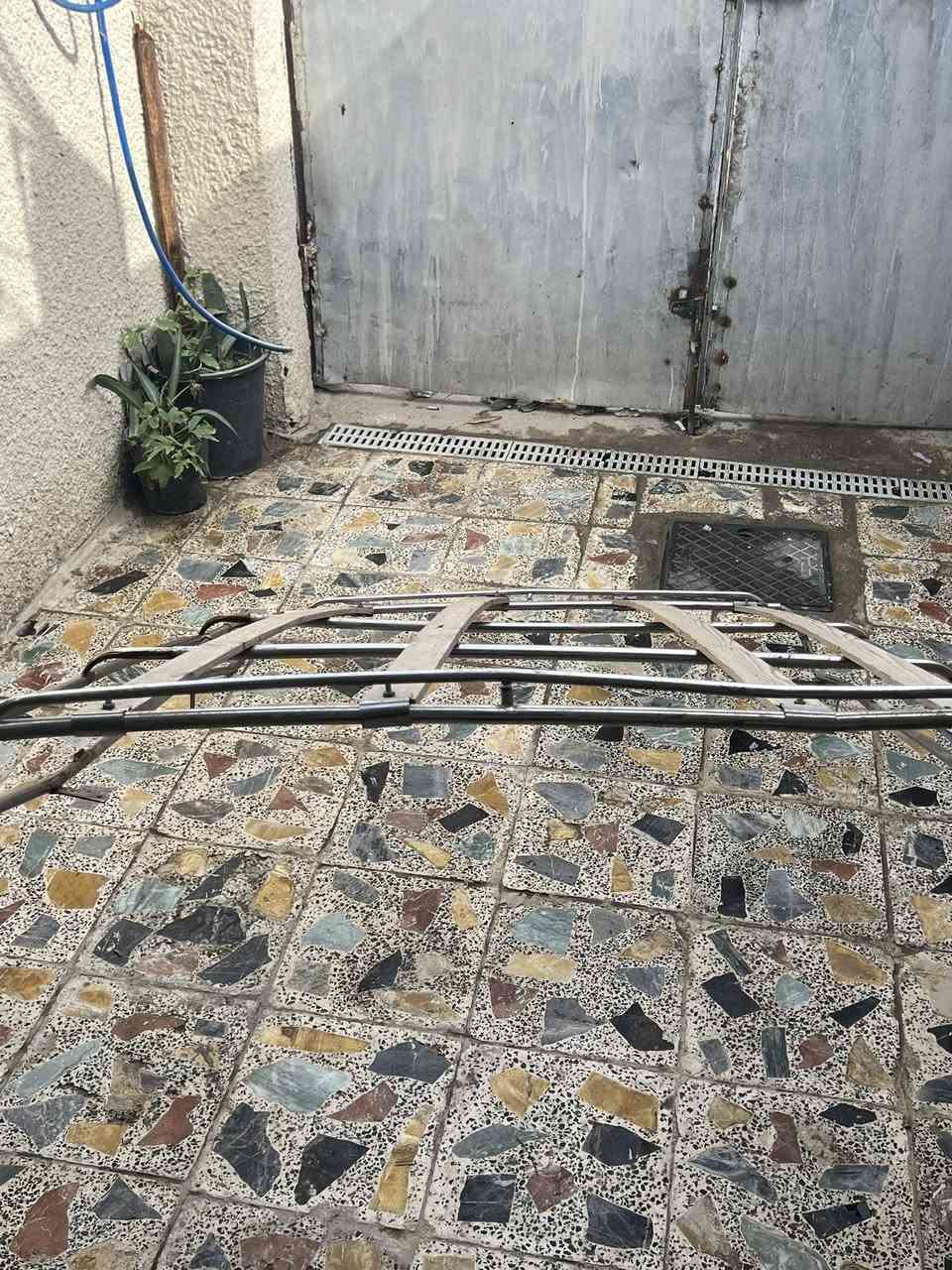 السلام عليكم سيبايه للبيع السعر 75وبيهه مجال الاتصال ***********
