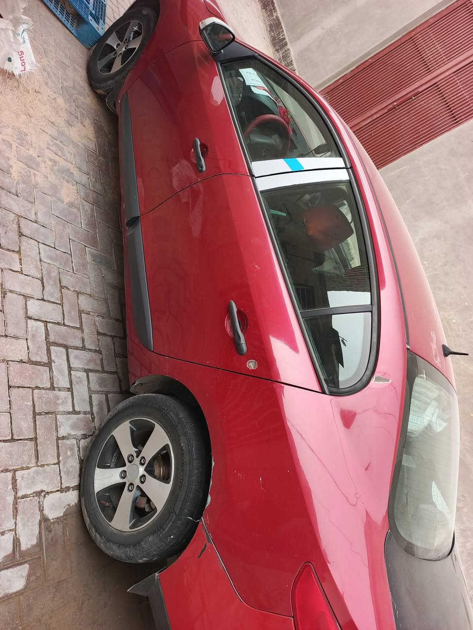 السلام عليكم
رينو فلاونس موديل 13 رقم كربلاء 
مكانها كربلاء 
بيها قبق جنطه مبدله 
كير مكينه مكفولات 
حداديه 70%
نقصها كمبريسر 
معدلها كولش حلو. وين ميعجبك اطلع 
سعرها 60وبيها مجال 
***********
