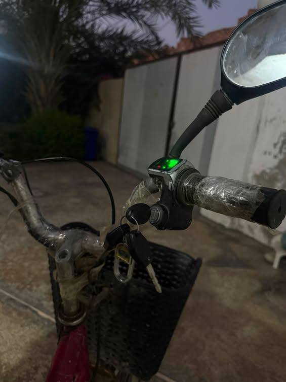 السلام عليكم 

دراجه شحن 🚴
للبيع🎉
بطاريات جديده قبل شهر شديتهن 🔴

دراجه نضيفه كما موضح بصوره ✅
سرعه 60حقيقي 💯
أربع بطاريات 🌪️

ألسعر 170وبي مجال 🤷
للتواصل .
***********
واتساب وأنتصال.
