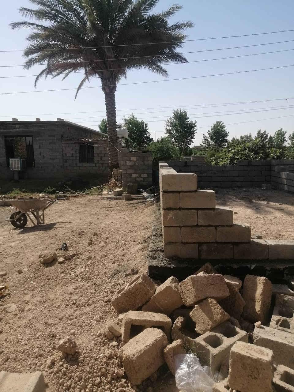 سلام عليكم خلفه بناء بلوك طابوك شقل درجه وله الشقل قطعي وعدبل تواصل عل هاتف او واتساب ***********
