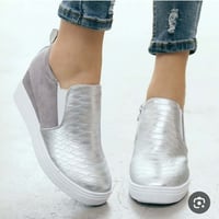 حذاء رياضي • فضي • قياس ٣٨