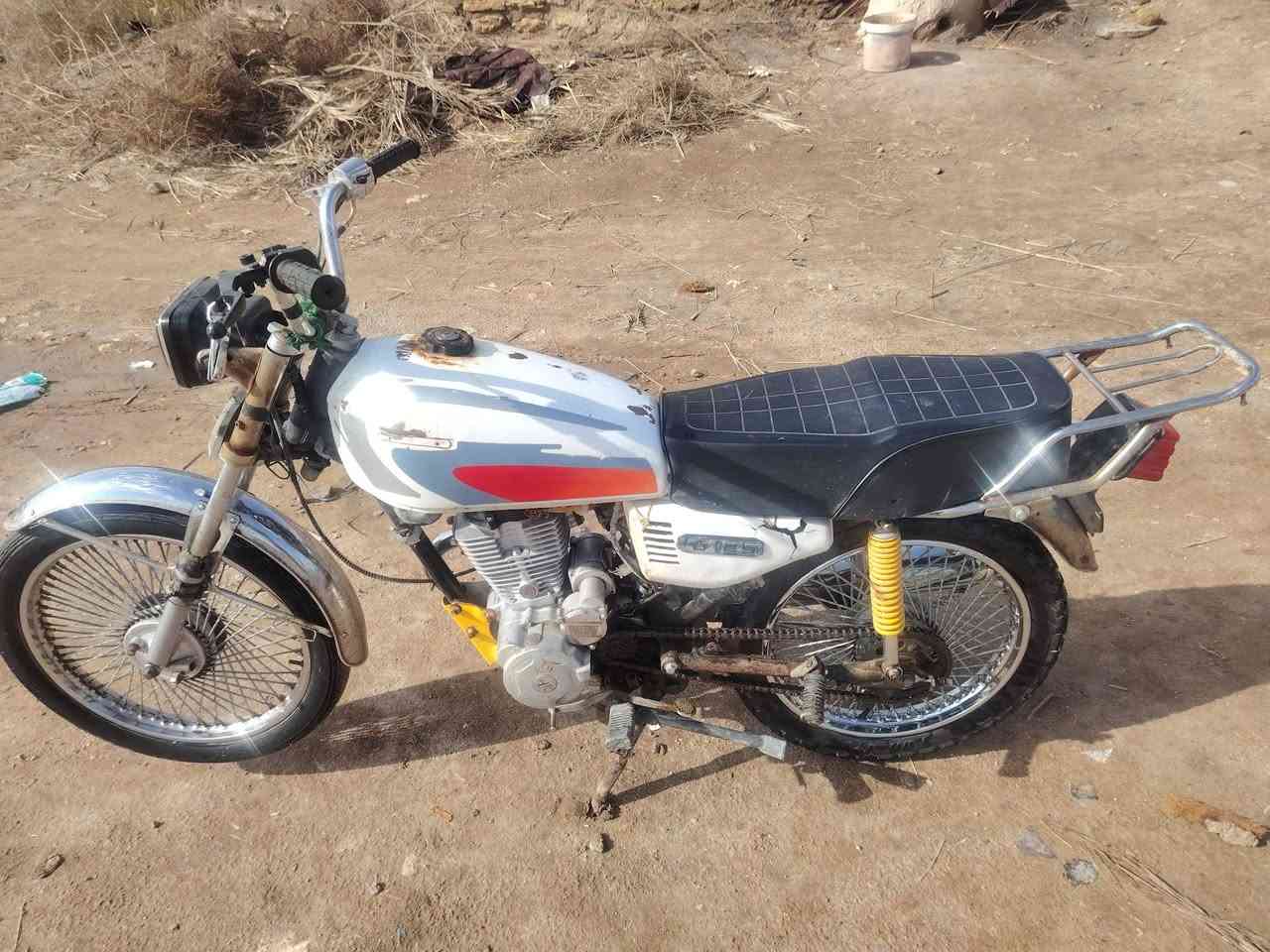 سلام عليكم دراجه للبيع محرك سفاني 5كير مديل 21 نضيفه مفتوحه مره احله من صوره سعر 300وبيه مجال للطيبين مكان النجف ابوصخير رقم ***********
