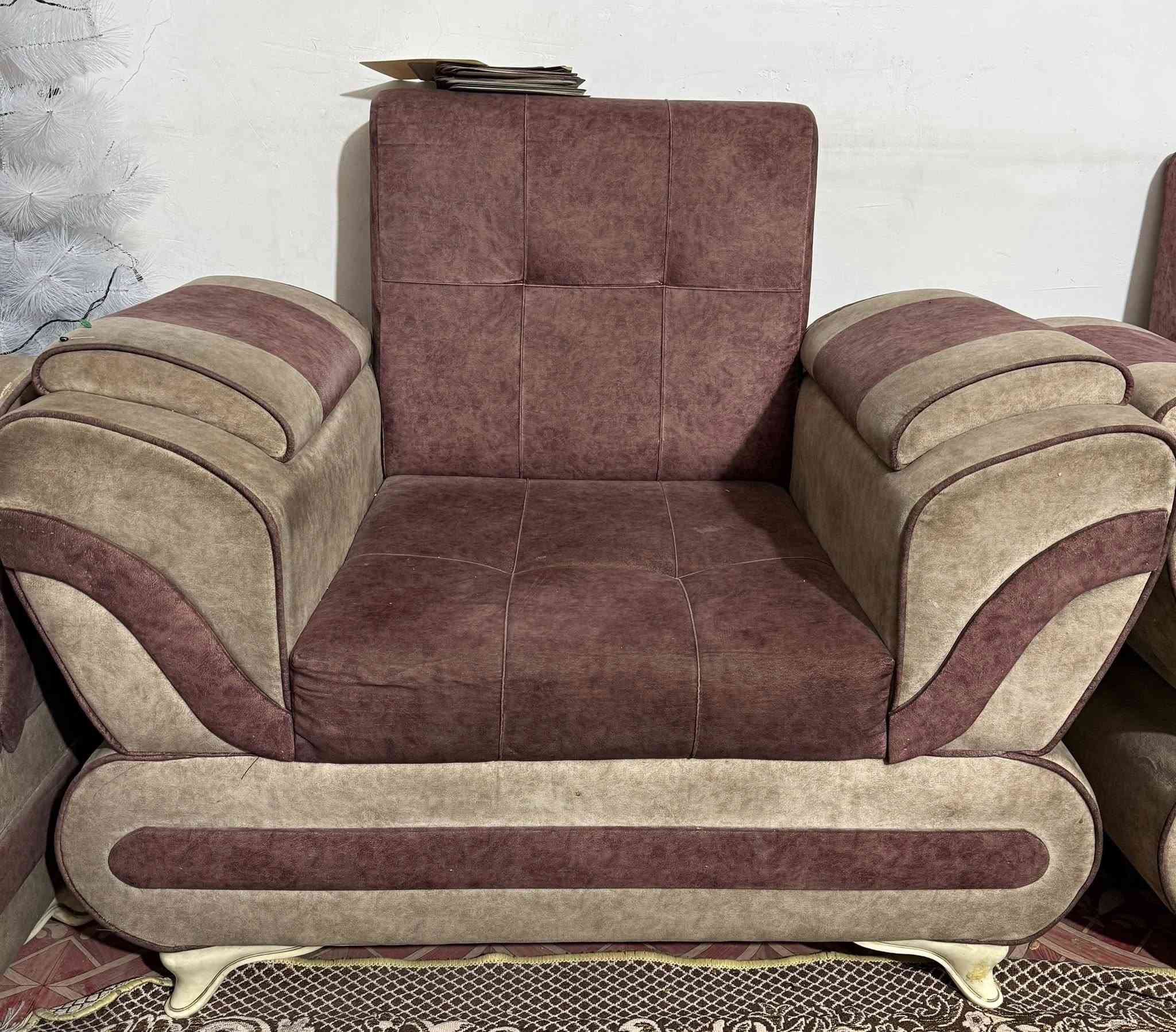 السلام عليكم / تخم البيع متكون من 5 قطع
مكاني حله / الاستفسار *********** 
النضافه كبال عينكم
