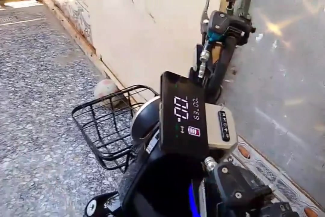 🛵 فرصة للبيع R9 موديل 2025 🔥
دراجة نظيفة جداً واستخدام خفيف
🔋 بطاريات جديدة توها مركبة 5بطاريات
⚡ عزم قوي ومشيها سلس
🛞 تواير عريضة التايرين جديدات+ فرامل ديسك 
✔️ جاهزة تمشي بدون أي صرف
💰 السعر: 450ألف قابل للنقاش
📍 البصرة / قضاء المدينة
الي يدور شي مرتب ويريح راسه من التصليح يتفضل خاص أو اتصال 
📞***********
