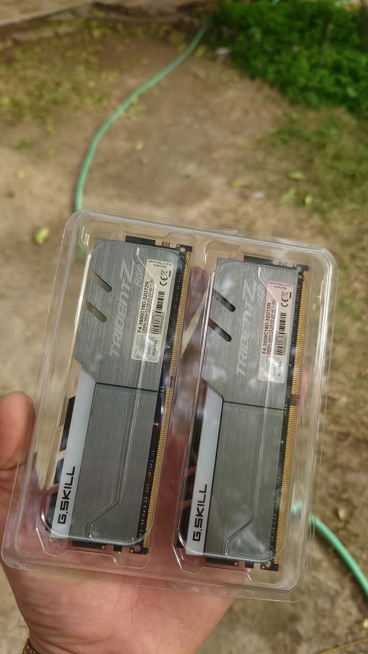 Ddr4 
32 g
3600 
RGB
مستخدم قليل


**إذا كنت صاحب هذا الإعلان وتريد حذفه لأي سبب، رجاءا أرسل رسالة إلى الدعم الفني**