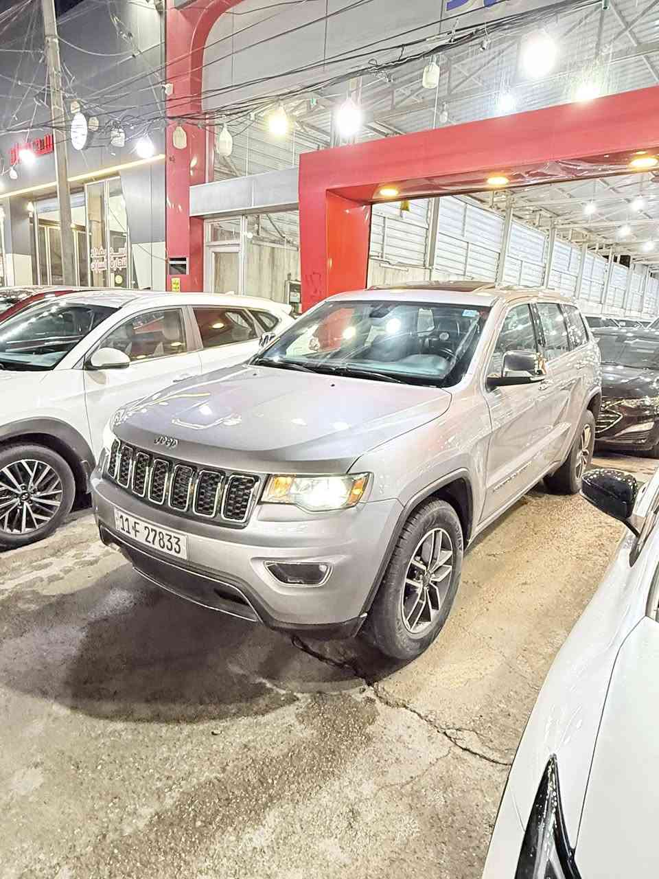 يهديكم معرض المميز لتجارة السيارات الحديثه آرق التحيات 🙏🌿. 

  ونخبركم عن توفر جيب شيروكي موديل 2019وارد امريكي صور لحادث وسونار مرفق بل منشور 

  مواصفات فول Limtd

🔑مفتاح تشغيل بصمة 

🔑بصمة أبواب دخول ذكي 

🌿فتحة سقف 

  🌿كراسي كهرباء 

🌿كشنات جلد 

🌿تحكمات مقود جهتين 

🌿قطعتين تبيريد 

🌿فور ويل 4X4

🖥️شاشة كبيرة بلادية 

📷كامرة خلفية دوارة 

موقعنا: بغداد الكريعات شارع الوقف السني معرض المميز 

***********ياسين 

السعر :215ورقة بيهه مجال بسيط
