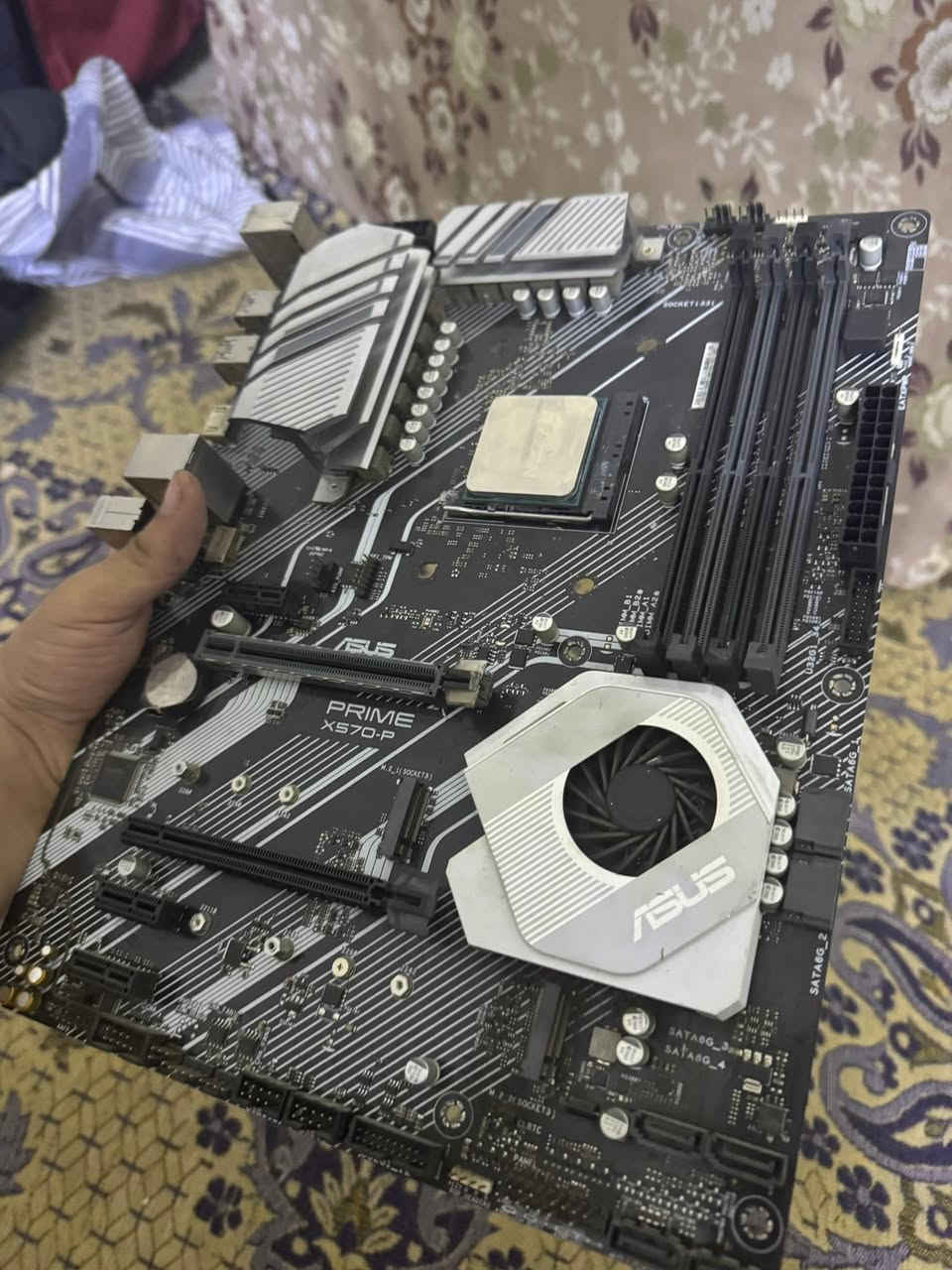 مذربورد 
Asus prime x570-p
سعر ١٤٠ الف

معالج ryzen 5 3400G
سعر ٦٠ الف
توصيل موجود
الاسعار قفل
وهذا رقمي
***********
