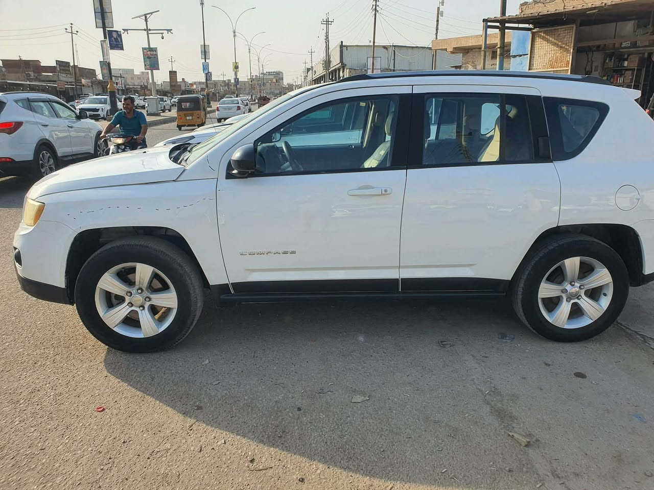 السلام عليكم 

جيب كومباس 
رقم ذي قار بأسمنا
محرك 2400 
للبيع او مراوس بسيارة اقل
السعر 98
***********  واتساب فقط
