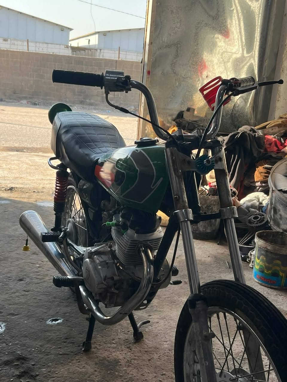 سلام عليكم دراجه اربعه كير كامله ماعايزة برقي دراجه نشطه وحلوة ومكينه خرسه سعرهة ب 250 قفل مكانهة نجف مقابل قريه الغدير شارع المطحنه رقم التلفون ***********
