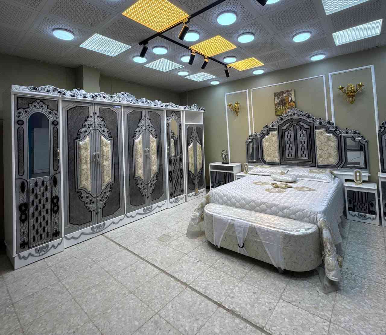 ✨ غرف نوم عراقية فاخرة بأجمل التصاميم وأفضل الأسعار ✨
***********
***********
***********

🔹 نجارة عراقية متقنة بجودة عالية وتشطيبات راقية.
🔹 أكثر من 50 موديل مختلف يناسب جميع الأذواق.
🔹 توصيل إلى بغداد وجميع المحافظات بأجور مناسبة.
🔹 سرعة في الإنجاز وخدمة مميزة حتى باب البيت.

📌 مكونات الغرفة:
✔️ كنتور
✔️ ميز مرآة
✔️ ميز بلازما
✔️ زاوية كنتورية
✔️ سرير
✔️ تاج الجرباية
✔️ ناصي الجرباية
✔️ قواعد الجرباية
✔️ كومدين عدد (2)

⭐ الإضافات:
▪️ شازلون مقعد: 50 ألف دينار
▪️ شازلون مخزن: 75 ألف دينار
▪️ دواشك طبية درجة أولى بضمان استبدال 5 سنوات:
150 ألف دينار / 

💰 أسعار غرف النوم تبدأ من:
1,000,000 دينار إلى 1,250,000 دينار فقط

🛏️ كما يتوفر لدينا موديلات طابقين بأسعار تبدأ من:
1,800,000 دينار فما فوق

🎨 أعمال صبغ  من أجود الخامات وبأسعار متنوعة تناسب الجميع.

🚚 ويانه طلبك يوصل لباب البيت بأسرع وقت!

📞 للحجز والاستفسار:
*********** 
***********
***********

📩 يرجى إرسال صورة الموديل المطلوب عبر الصفحة أو التواصل مباشرة، وسنكون بخدمتكم.
