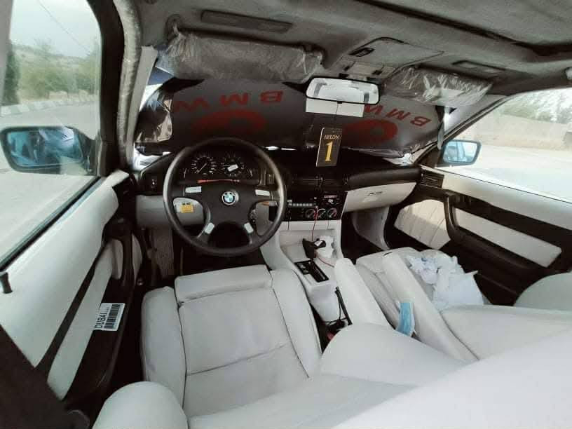 ئەم BMW بۆ فرۆشتن مۆدێل 91 فول  بیلاد 525 تۆماتیک سەیارەکە پێشو دوای کەپسە سەنەوی دوو مانگە بەسەر چووە بە ناوی خۆمەوە تەحویل و وەکالەت بە شەرت 2 وەرەقەو نیو خرامەی تیایە دوای مەعمەلە بۆت ئەگێرمەوە سەلایت دوو جامی کارەبا شوێن سلێمانی نرخی 50 مەعمەلەیەکی برایانە  ئەگەر مشتەریت تێل بکە ***********
