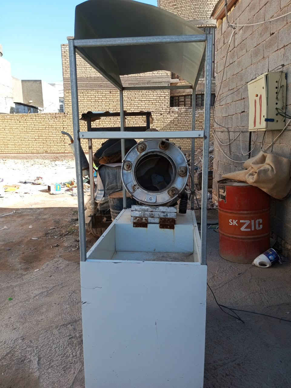 سلام عليكم 
للبيع مكينة حب جديده ونظيفه السعر 140وبيه مجال قليل 
مكاني نجف الاشرف ملحق قرية الغدير للاتصال على الرقم ***********
مكلف بنشر
