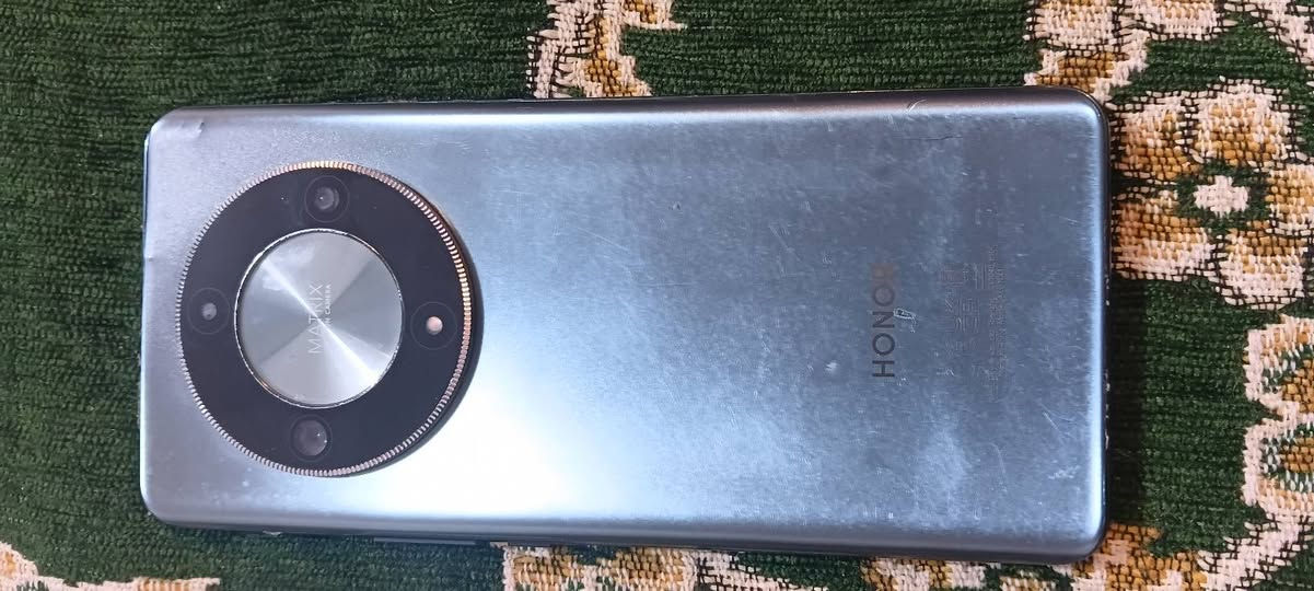 السلام عليكم
هوني x9b للبيع 
ذاكره ٢٥٦ 
بطاريه ٥٨٠٠  
تلفون نضيف جدا 
شحن سريع سعره ١٨٠ بي مجال 
وباقي تفاصيل خاص 
مكاني كوت مركز.


**إذا كنت صاحب هذا الإعلان وتريد حذفه لأي سبب، رجاءا أرسل رسالة إلى الدعم الفني**