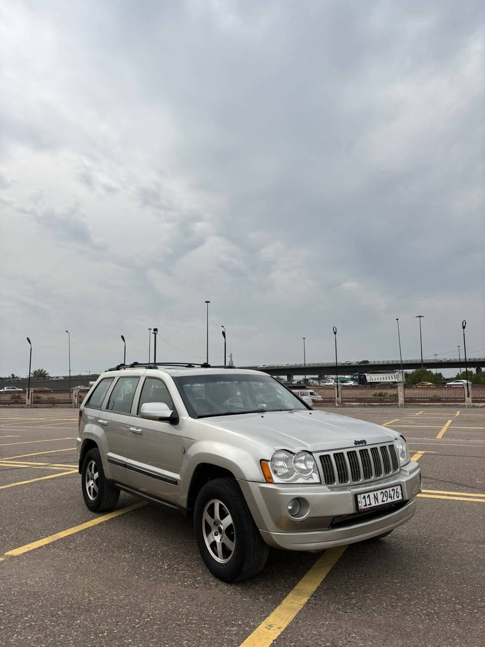 السلام عليكم جيب لاريدو لمتدد فول مواصفات مكينة 3.7 V6 كشنات جلد تدفئة مقاعد سلايد دوسات بريك بانزين كهرباء تصعد وتنزل السياره فول ومناقصها شي حادثها جاملغ وبنيد فقط ومصبوغة احزام بسبب الجراد فقط رايدها 95 ورقة بسمي تحويل ثاني يوم  مكاني بغداد حي الجامعة ٠***********
