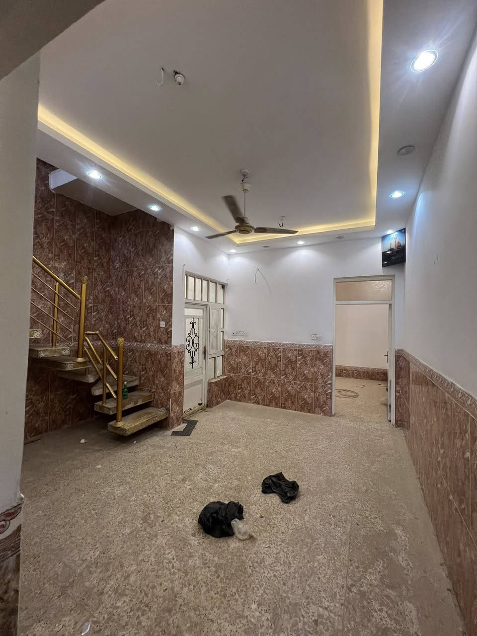 بيت للبيع  في شارع الحولي منطقه الاساتذه البيت طابق ونص بيع مستعجل رقم العقار 85479شارعه 15ثالث بيت عن شارع الحولي االشراي
يتصل على هذا الرقم 
ا*********** السعر النهائي 88مليون قفل
