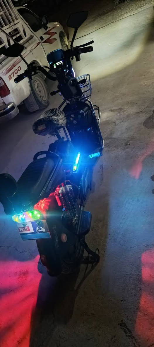 السلام عليكم
بايسكل شحن للبيع بايسكل جاهز مابي اي نقص+خمس+ابريك +لايت +شحنه السعر350بي مجال


**إذا كنت صاحب هذا الإعلان وتريد حذفه لأي سبب، رجاءا أرسل رسالة إلى الدعم الفني**