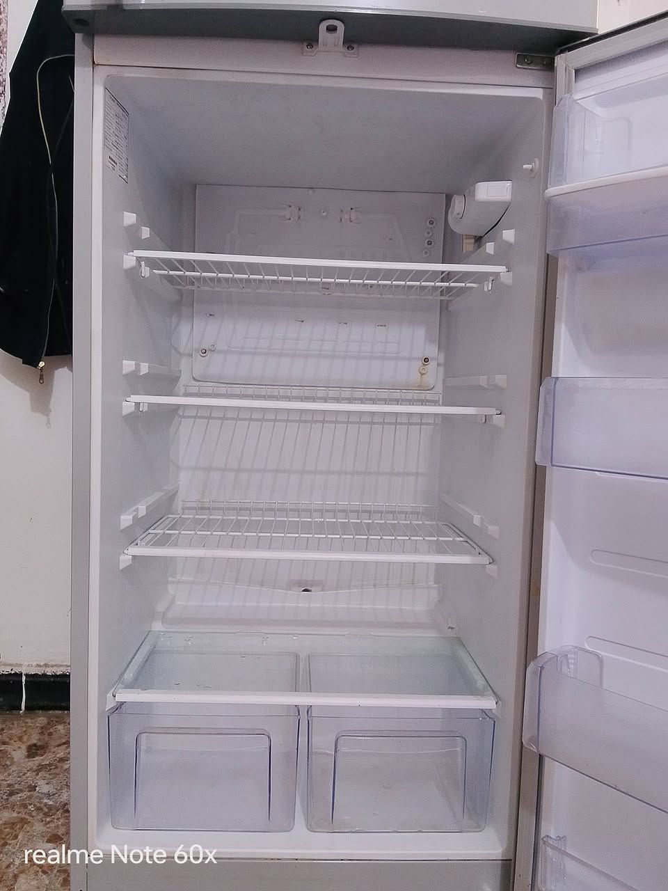 ثلاجة ONAX قدم 22 مستخدمة موسمين نظيفة جدا مع كافة ملحقاتها مع وصل الضمان وتحتوي على براد ماء داخلي في الباب السعر 450 وبيها مجال..*********** واتس آب
