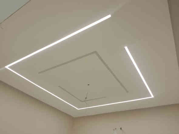 احنا شباب مصريين نشتغل ديكور وصبغ داخلي وخارجي رقم التلفون ***********
