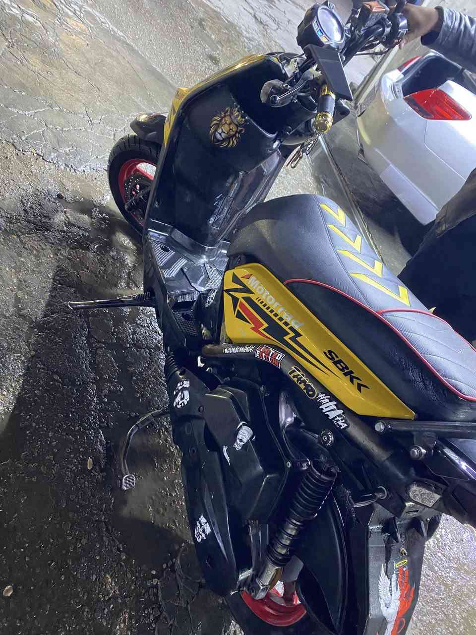 السلام عليكم دراجه سكنس جبلي دراجه بلجيس الله يشهد مامتعوبه وبيه تزويدات حلوه وصالنصه رياضي دراجه مكفوله كفاله عامه مابيه نقص برغي دراجه بي وقت نص نكره تخم تايرات جديد السعر 1.350وبيه مجال العنوان الكراده رقم الهاتف ***********
