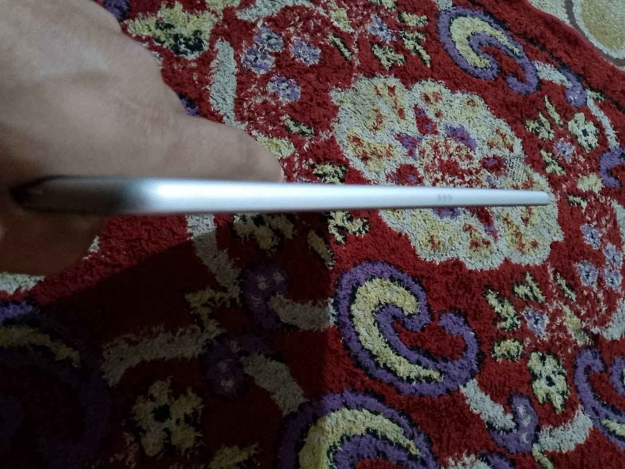 ايباد للبيع مستخدم شي قليل بعده جديد ذاكره 64 بطاريه92 سعره 250 وبي مجال شي قليل بس الشراي ايراسل رجان  ***********
