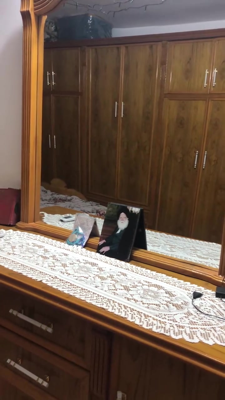 سلام عليكم غرفه صاج تكمه. ماخذينا مليونين ونص. قبل شهرين بعدهي جديدا والله  السعر مليونين. او ١٠٠ وبيها مجال مكان البلديات الرقم ***********
