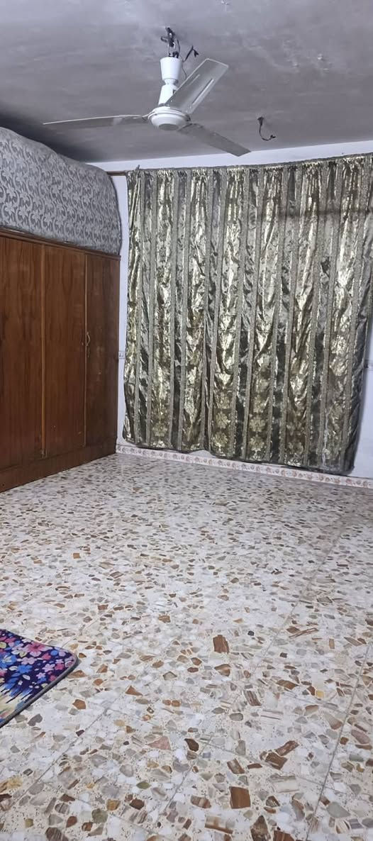 خليل عندي بيت ابو درع مقابيل ام الكبر غزلان ابو درع طابق ونص السعر100 بي مجال 100متر***********
