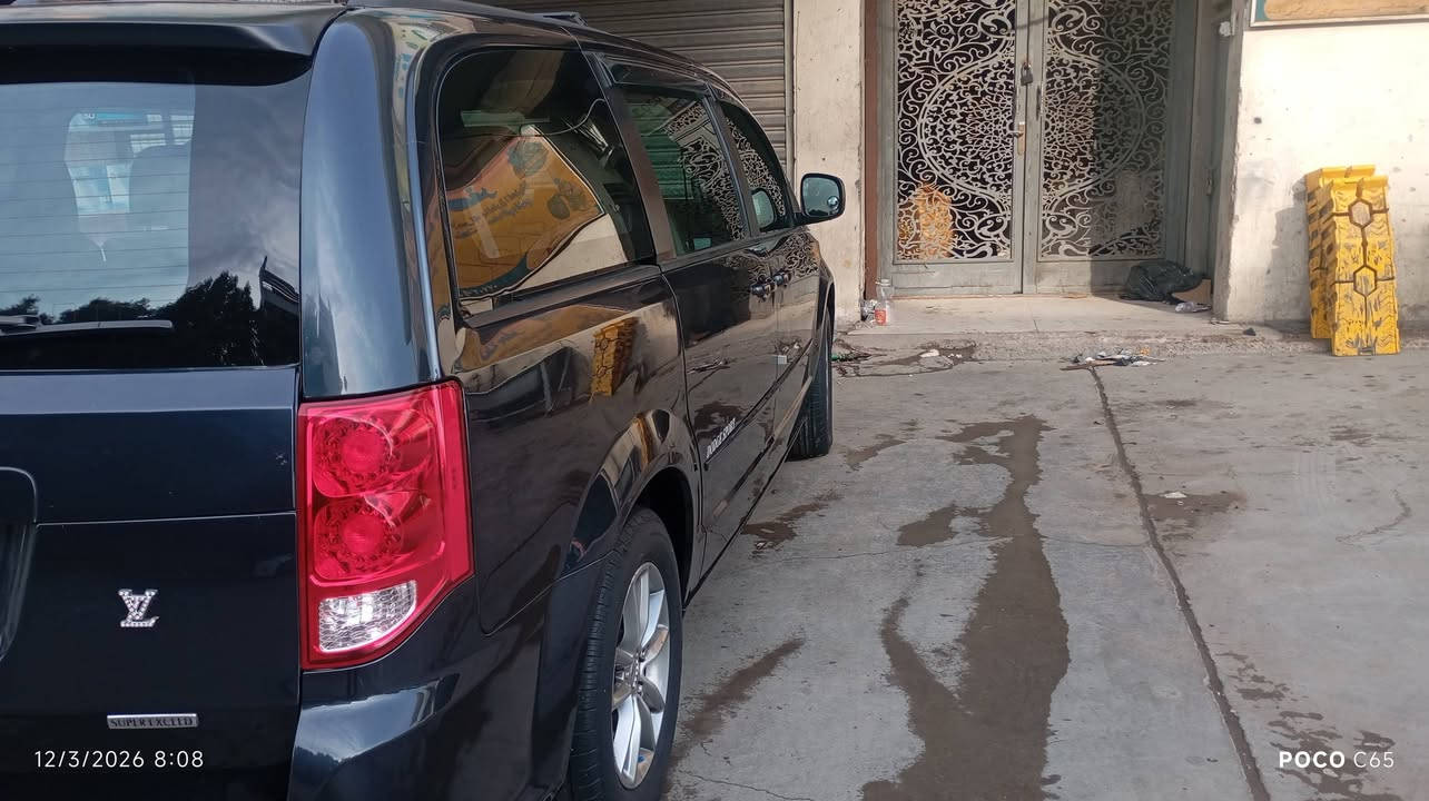 دوج كرفان موديل 2014فول عدا الفتحة حادث جاملغ خلفي بأمريكا ..صبغ جاملغ امامي مع صندوق كلير بدون ضرر 
للاستفسار ومعرفة السعر ***********
