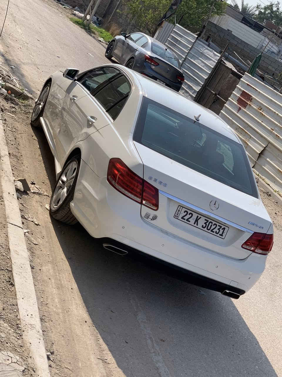 سلام عليكم من رخصة الادمن 
W212 e350 2010 
وارد الكويت خليجي 
صبغ داعميات وبيها بارد قليل والسونار بالمنشور 
السيارة ادامة كاملة صدر امامي خلفي 
ومنظومة بانزين جديدة كاملة من فيت بم ونوزل وفلتر الخ

رقم اربيل باسمي شخصيا تحويل ثاني يوم 
مكانها بغداد الكاظمية 
سعرها 181 ورقة وبيها مجال 
*********** 
مواصفات 
سلايد 
بصمة تشغيل ودخول بصمة ٤ ابواب 
٣ بردات 
كراسي كهرباء 
زراك لايت 
لايت زنون 
ويل كب ١٧ وتاير عالي طسة ماكو نهائيا

كير محرك كهربائيات حدادة كفالة
