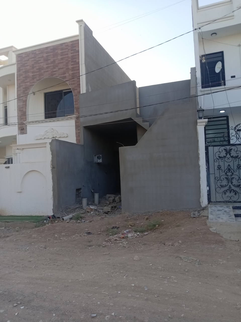 السلام عليكم دار للبيع حي بدر خلف مدرسه علي شاهين ثاني فرع على تبليط ***********
