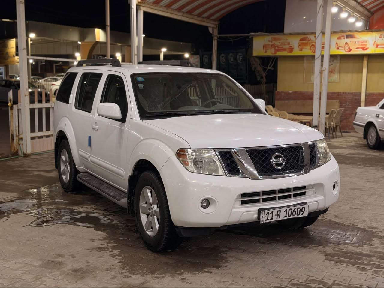 سلام عليكم 
نيسان بافندر 2012
مكينة 6 سلندر 4000 
3 قطع تبريد 
شاشة بلادي كامرة دوارة 
داخل بيجي تحكم ستيرن 
تخم تاير جديد ستوني شادة
مكينة وكير جاهزات ومكفولات
حدادية جاهزة 100‎% 
بيها صبغ نص جاملغ امامي فقط بدون دواخل
رقم بغداد دولي سنوية جديدة

السعر 120 وبيها مجال بسيط 
مكاني نجف *********** النجف, العراق
