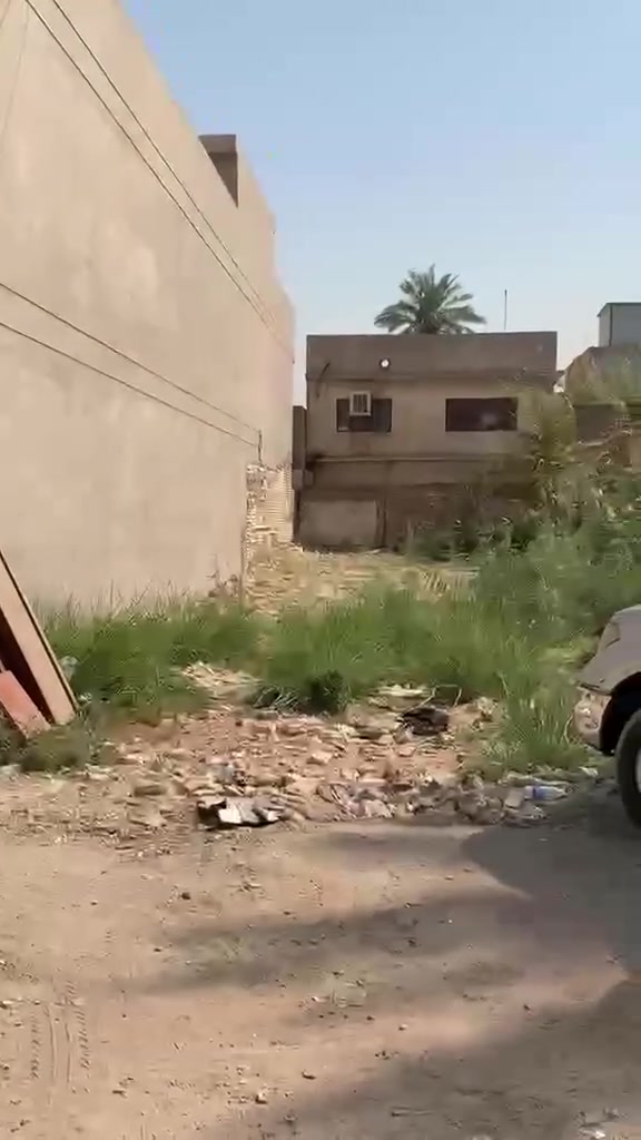 السلام عليكم قطعه ارض لبيع مساحه 210 واجه 7متر ونزال 30في حي القاهره الثانيه قريبه على الشارع الخدمي لقناه للاستفسار على الرقم*********** 
علما غير متوفر على الفيس رجاء فقط على الرقم
