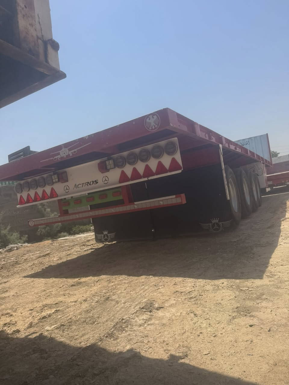 عربانة للبيع 
بدون فصخ وربط
طول 13,40
تخم تاير 
4 دناكير جاهزة للعمل 
 مكان بغداد الجرف معرض المصطفى
للأستفسار ***********
